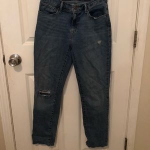 Mid Rise Women’s Levi Jeans
